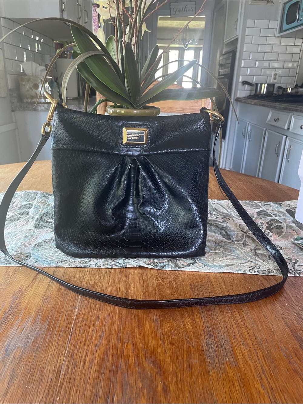 Marc by Marc Jacob’s Black Croc-Embossed Leather Crossbody Bag - Designer Plaque